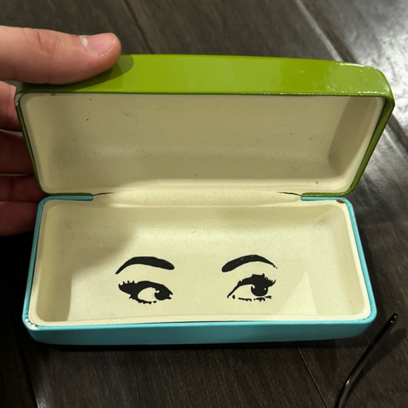 Kate Spade Brown Sunglasses with Green Case - Picture 9 of 11